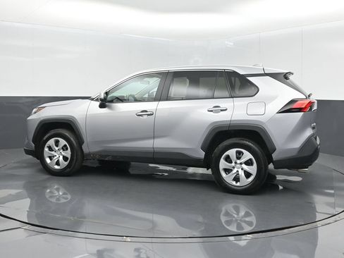 Used 2025 Toyota RAV4 LE AWD/4WD image 4