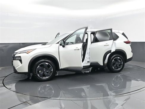 Used 2025 Nissan Rogue SV image 28