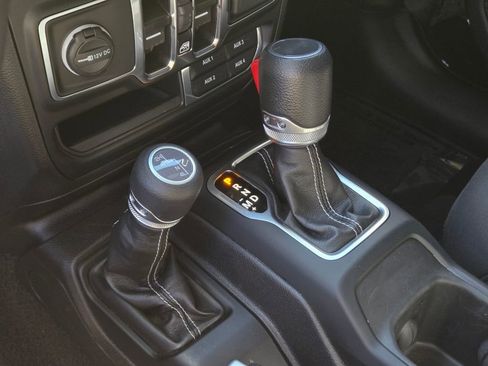 Used 2023 Jeep Wrangler Unlimited Sahara AWD/4WD image 22