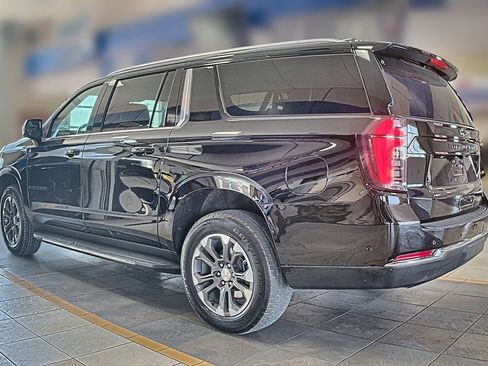 Used 2025 Chevrolet Suburban LT w/ Comfort Package RWD image 4