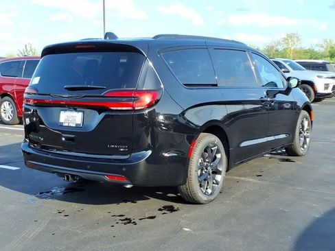 New 2026 Chrysler Pacifica Limited w/ S Appearance Package AWD/4WD image 21