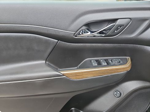 Used 2023 GMC Acadia SLE w/ Driver Convenience Package image 12