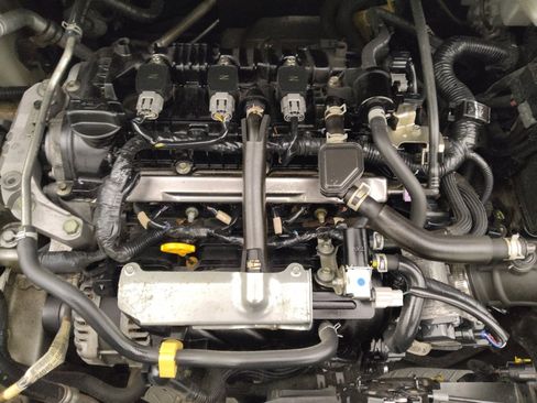 Used 2021 Nissan Versa SV w/ Trunk Package image 30