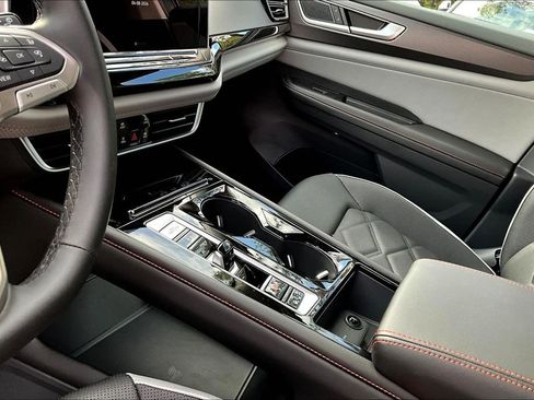 New 2026 Volkswagen Atlas Peak Edition AWD/4WD image 23
