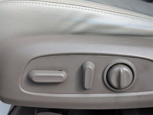 Used 2021 Chevrolet Traverse LT image 21