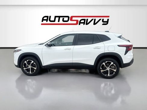 Used 2026 Chevrolet Trax RS FWD image 4
