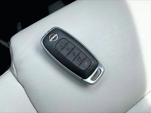 Used 2023 Nissan Rogue SL AWD/4WD image 29