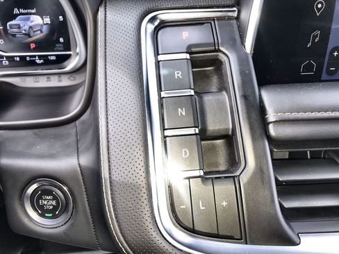Used 2024 GMC Yukon AT4 w/ Technology Package AWD/4WD image 20