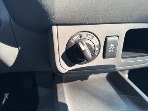 Used 2015 Nissan Frontier SV image 8