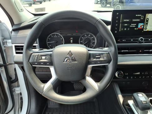 Used 2025 Mitsubishi Outlander ES AWD/4WD image 22