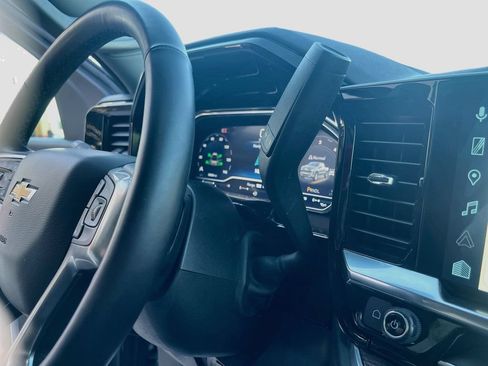 Used 2025 Chevrolet Silverado 1500 LT AWD/4WD image 17