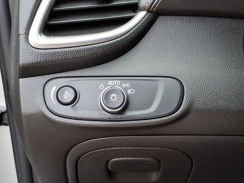 Certified 2022 Chevrolet Trax LS w/ Tint and Cruise Package image 17