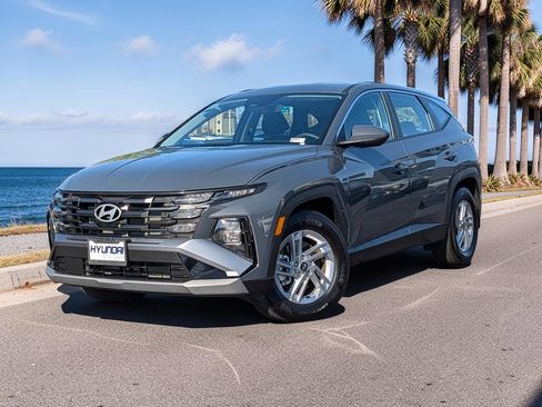 Certified 2026 Hyundai Tucson SE FWD image 2