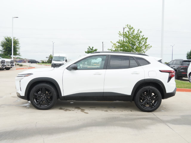 Used 2025 Chevrolet Trax ACTIV w/ Sunroof Package FWD image 3