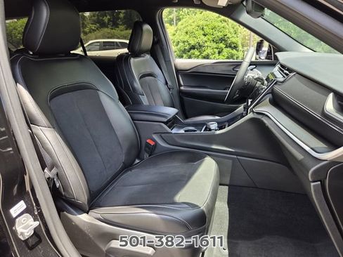Used 2024 Jeep Grand Cherokee L Laredo RWD image 16