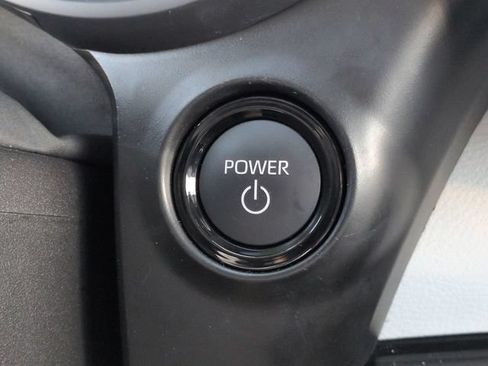 Used 2025 Toyota Sienna XLE FWD image 28