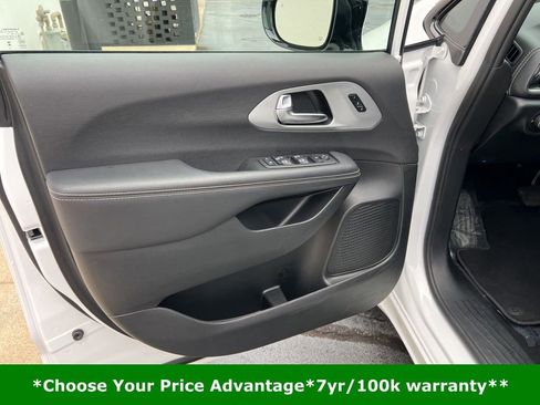 Certified 2025 Chrysler Pacifica Limited image 45