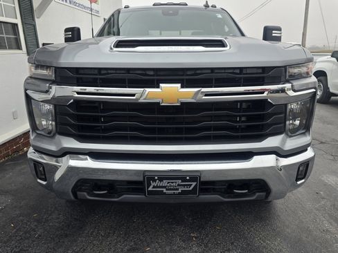 Used 2024 Chevrolet Silverado 2500 LT w/ Convenience Package image 11