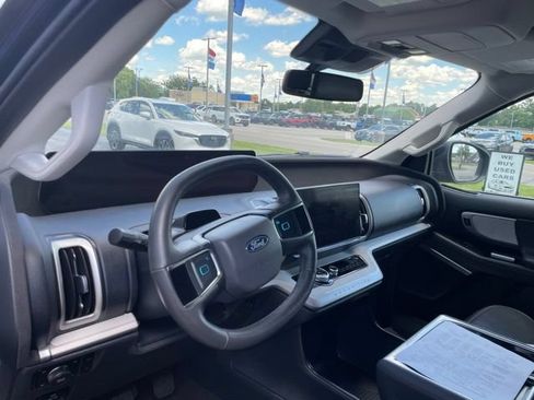 Used 2025 Ford Expedition Active AWD/4WD image 10