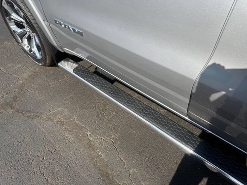 Used 2022 RAM 1500 Laramie AWD/4WD image 12