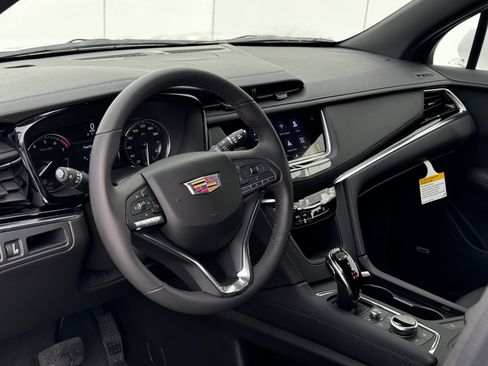 New 2025 Cadillac XT6 Luxury image 16