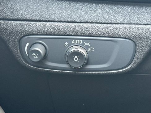 Used 2022 Chevrolet Bolt EUV Premier w/ Sun & Sound Package image 42