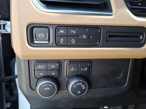 Used 2023 Chevrolet Tahoe Premier AWD/4WD image 16