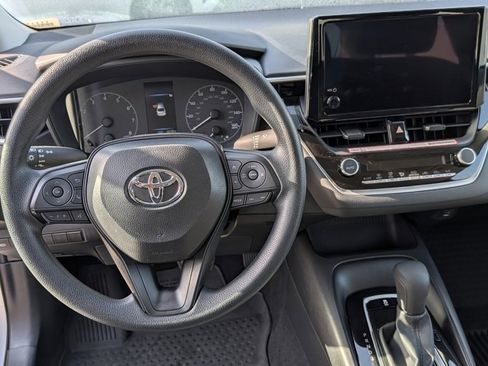 Used 2025 Toyota Corolla LE image 4