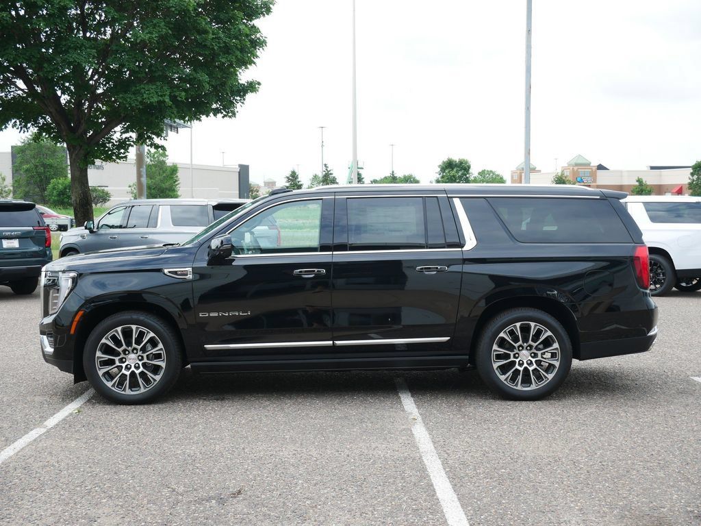 New 2026 GMC Yukon XL Denali w/ Denali Reserve Package AWD/4WD image 4