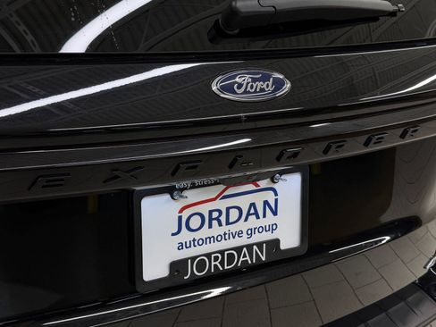 Used 2025 Ford Explorer ST-Line w/ ST-Line Street Pack image 32