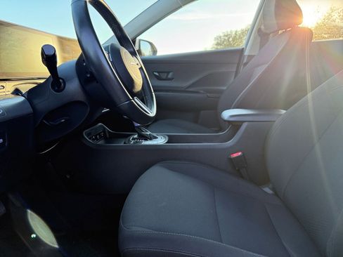 Used 2025 Hyundai Kona SEL image 27