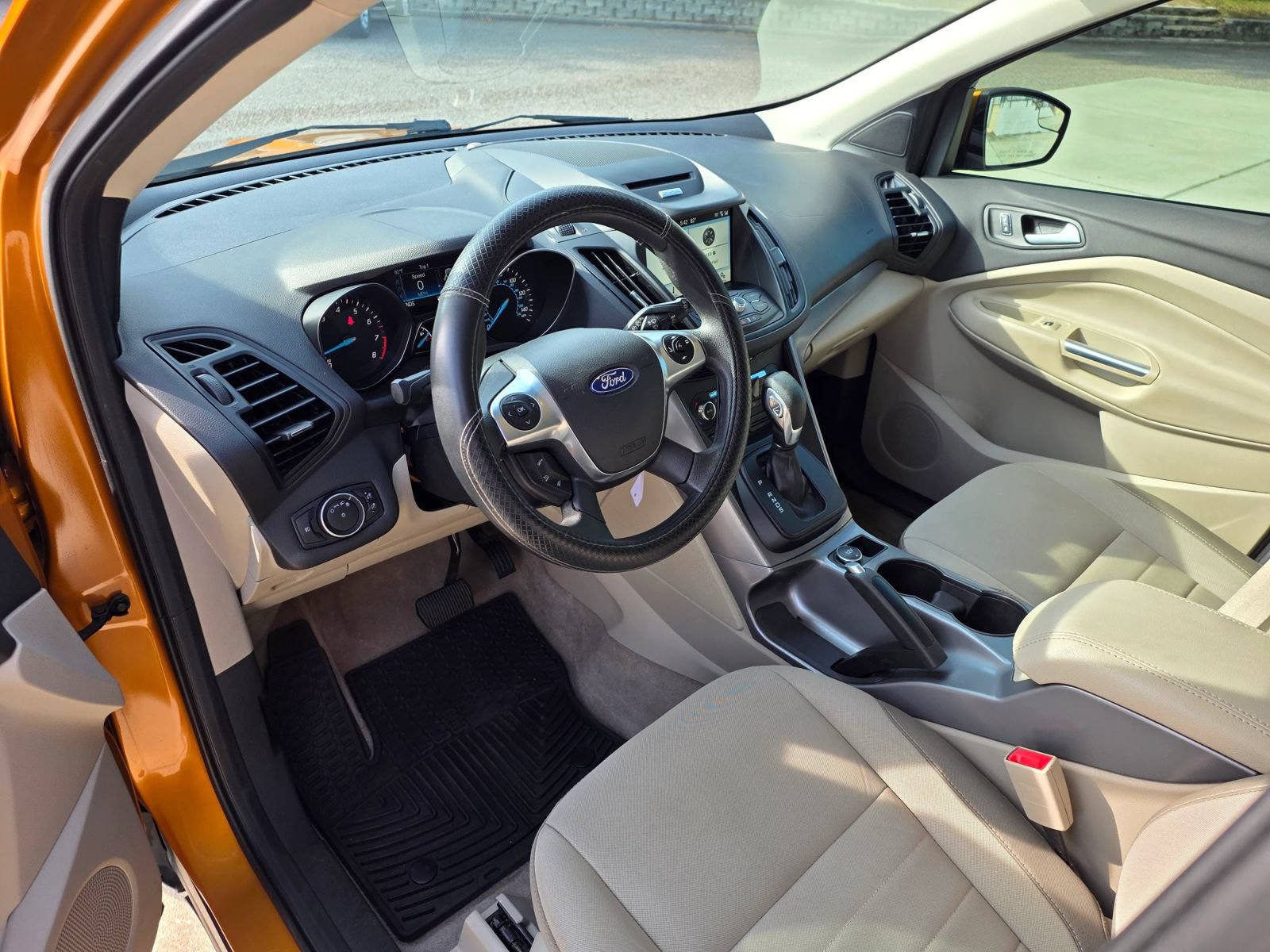 Used 2016 Ford Escape SE w/ Equipment Group 201A FWD image 4