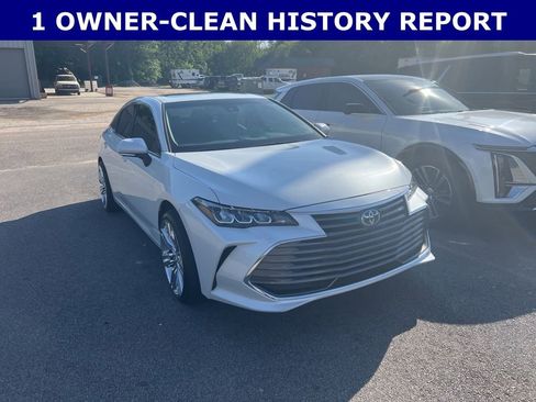 Used 2022 Toyota Avalon XLE w/ Moonroof Package image 2