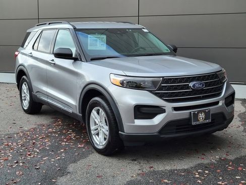 Used 2023 Ford Explorer XLT image 11