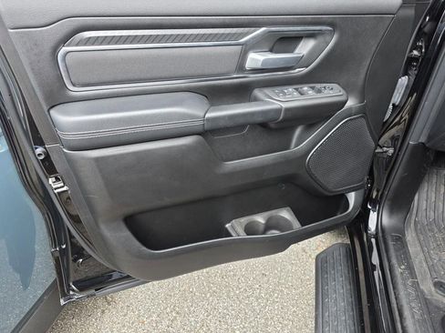 Used 2025 RAM 1500 4x4 Crew Cab image 36