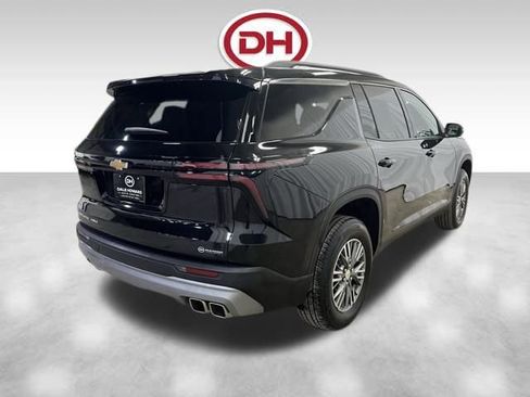 Used 2025 Chevrolet Traverse LT image 12