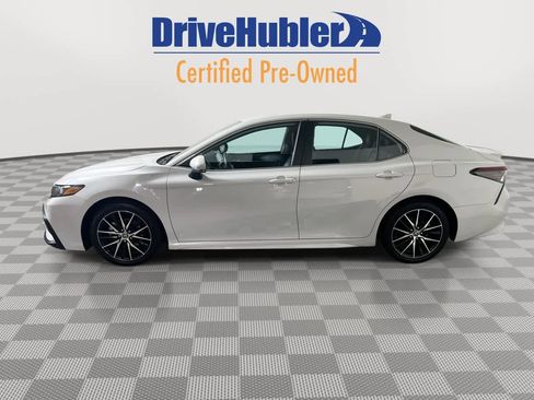 Used 2023 Toyota Camry SE image 3