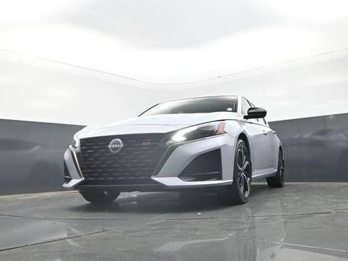 Used 2023 Nissan Altima 2.5 SR FWD image 26