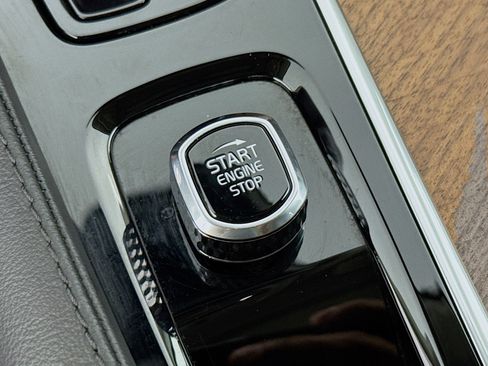 Used 2025 Volvo XC90 B6 Plus image 20