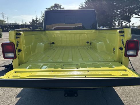 Used 2023 Jeep Gladiator Mojave w/ Cold Weather Group image 27