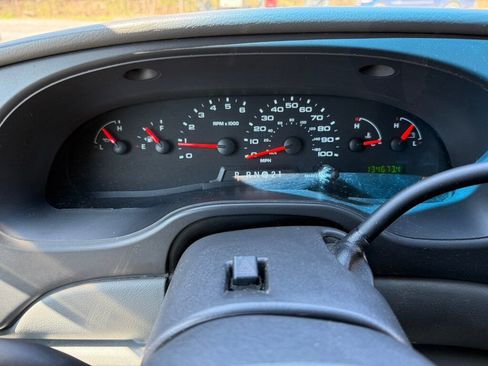 Used 2008 Ford E-350 and Econoline 350 Super Duty Wagon image 22