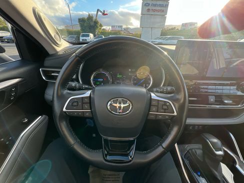 Used 2022 Toyota Highlander Limited image 19