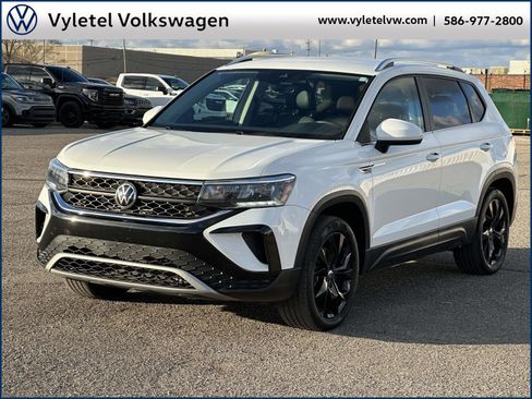 Certified 2023 Volkswagen Taos SE w/ Black Wheel Package image 5