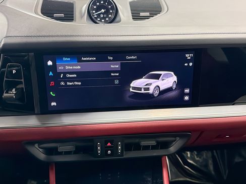 Certified 2024 Porsche Cayenne AWD/4WD image 29