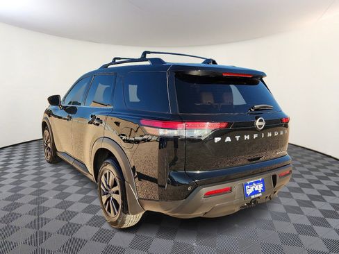 Used 2022 Nissan Pathfinder SV w/ SV Premium Package image 3