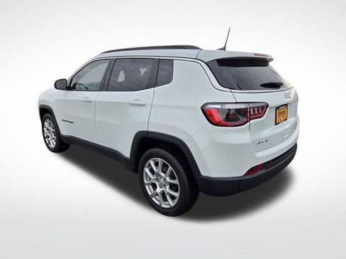 Used 2024 Jeep Compass Latitude AWD/4WD image 5