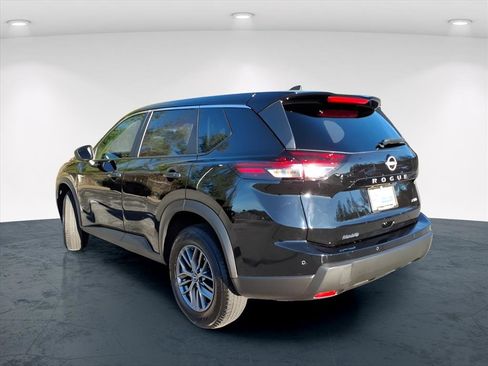 Used 2024 Nissan Rogue S image 4