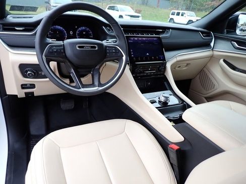 Certified 2024 Jeep Grand Cherokee Limited image 18