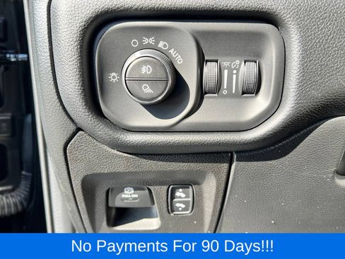 Used 2022 RAM 1500 Laramie AWD/4WD image 15