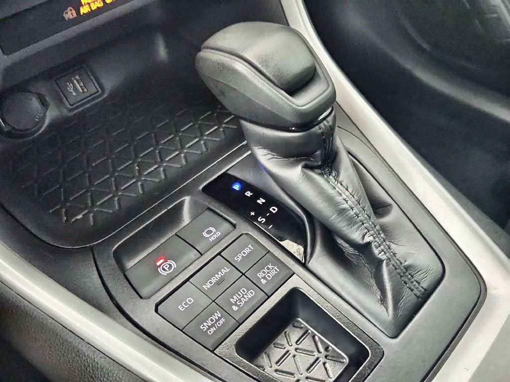 Used 2025 Toyota RAV4 XLE AWD/4WD image 31